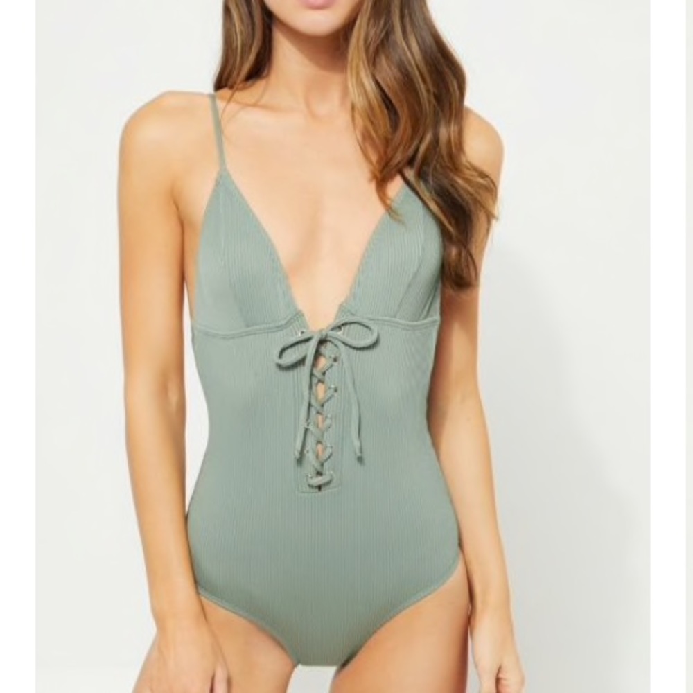 🌴NWT GREEN RIBBED KNIT ONE-PIECE